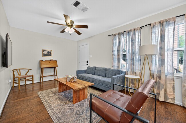 Foto del edificio - 2212 Rosewood St