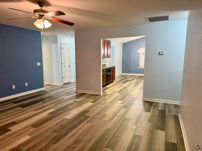 Foto del edificio - 423 Haddenham Ct
