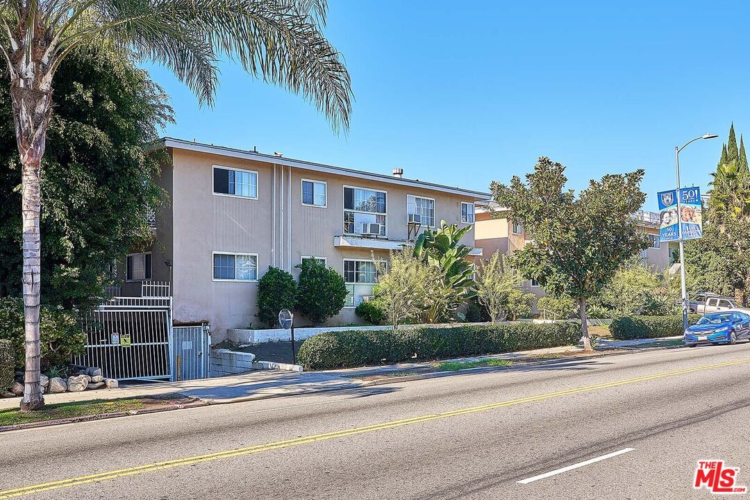 Foto principal - 443 S Wilton Pl