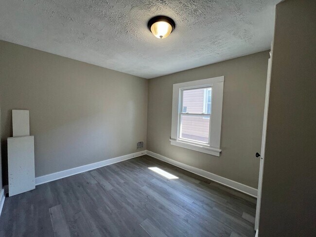 Foto del edificio - MCM - 408-410 Pleasant St.