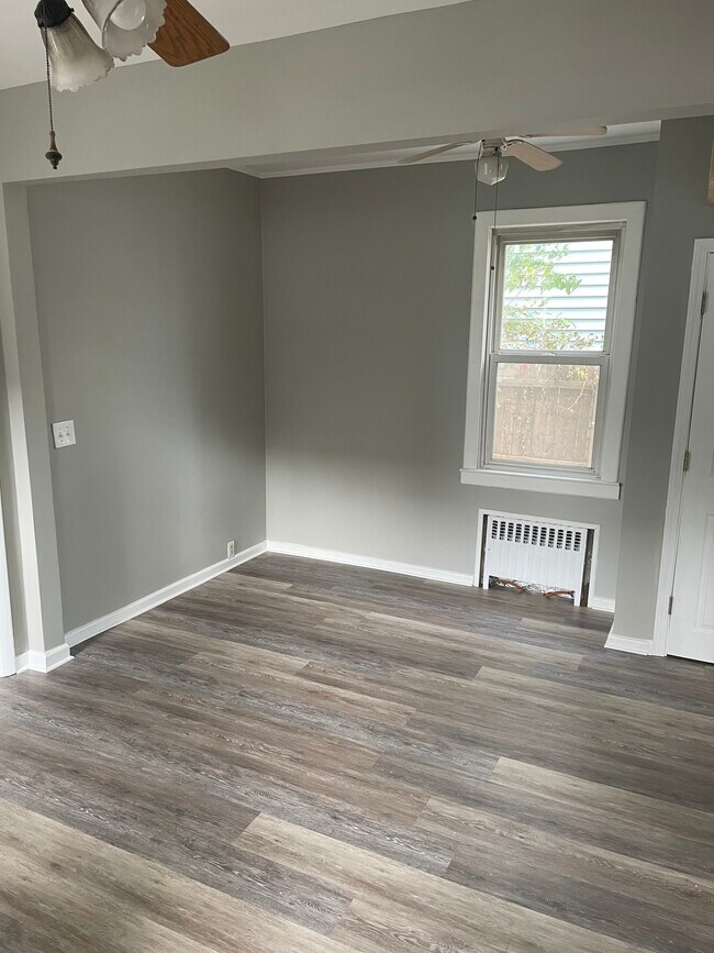 Dormitorio 1 - 294 W Webster Ave