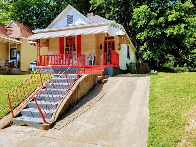 Building Photo - 330 E Trigg Ave