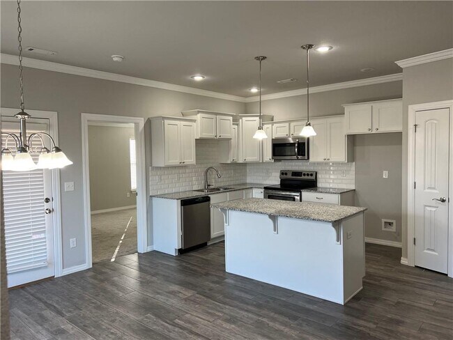 Building Photo - 1001 Tulip St