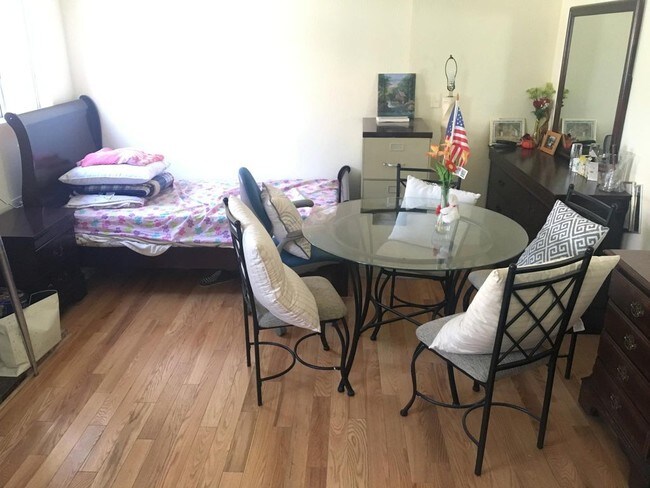 Foto del edificio - 2733 Helmsley Dr