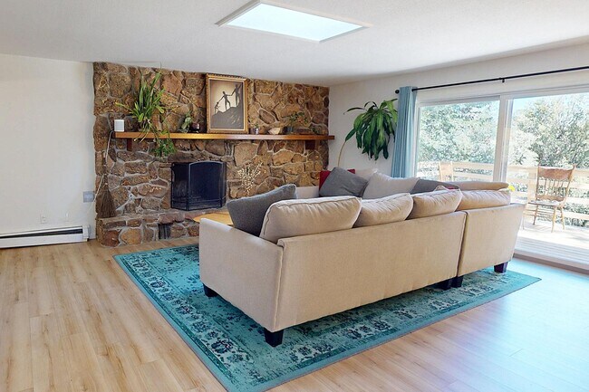 Foto del edificio - 1990 Camino Redondo