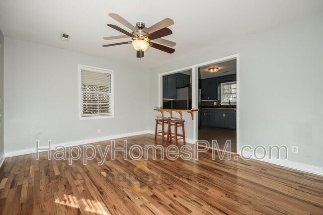 Building Photo - 825 Savage Rd