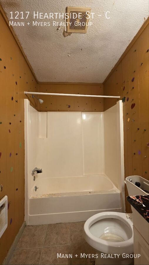 Building Photo - 1217 Hearthside St