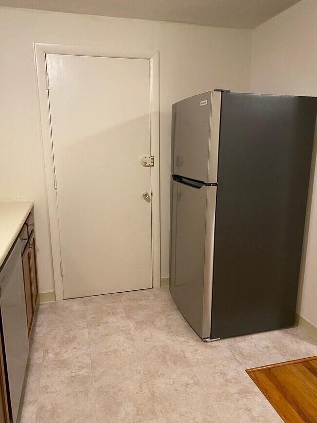 Foto del edificio - 245 Kelton St