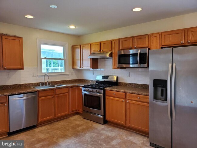 Building Photo - 8911 Parlo Rd