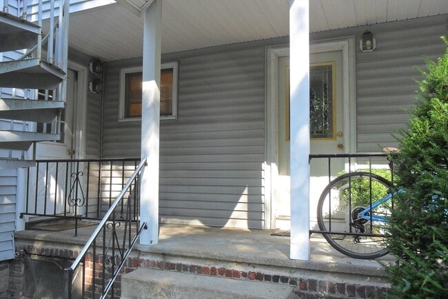 Building Photo - 28 Spring St