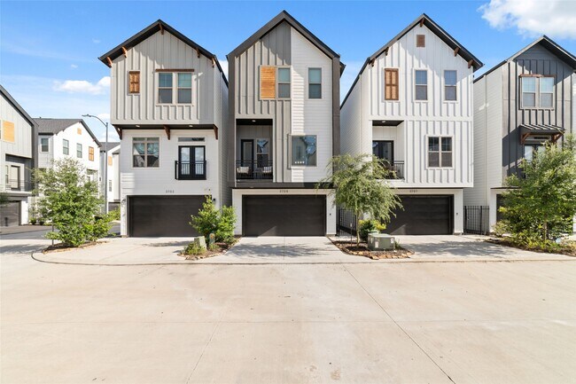 Foto del edificio - 3705 Creekmont Grn Ln