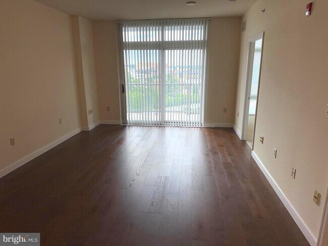 Foto del edificio - 5750 Bou Ave