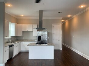 Building Photo - 2512 Valence St