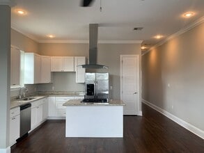 Building Photo - 2512 Valence St