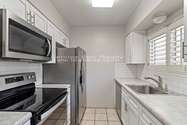 Building Photo - 4610 N 68th St