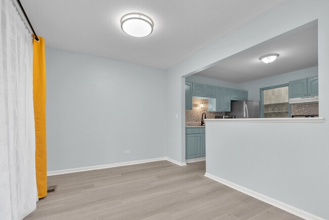 Building Photo - 218 Deerpath Ct