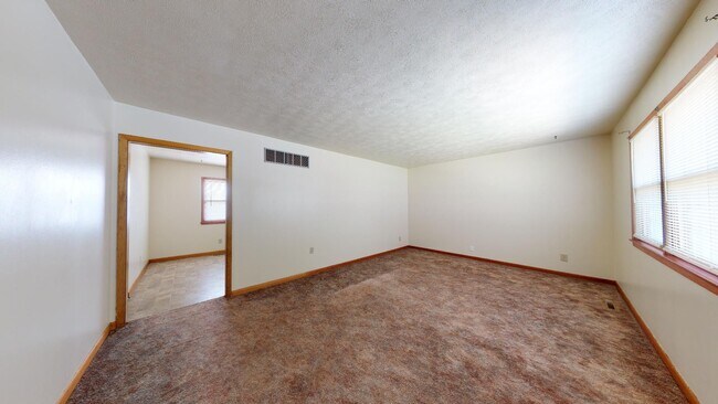 Foto del edificio - 3 Bedroom, 1.5 Bathroom House with Attache...
