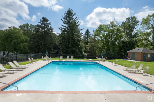 Piscina - Cambridge Hall Apartments