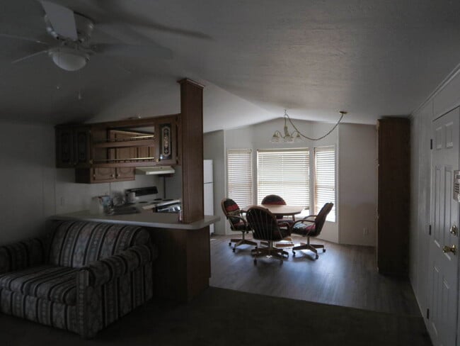 Foto del edificio - CLEAN 2 BED, 1 BATH IN THE FOOTHILLS!