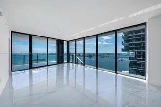 Building Photo - 700 NE 24th St