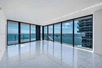 Building Photo - 700 NE 24th St