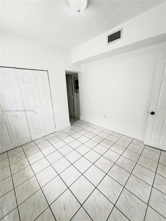 Building Photo - 3331 NW 18th Terrace