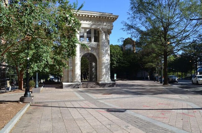 Foto del edificio - 300 Peachtree Rd NE