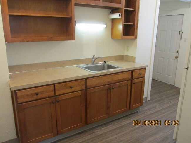 Building Photo - 8525