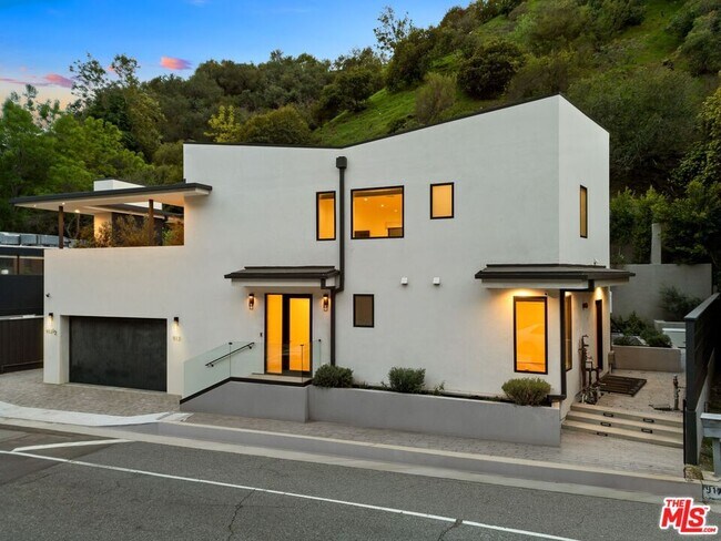 Building Photo - 913-913 1/2 N Beverly Glen Blvd