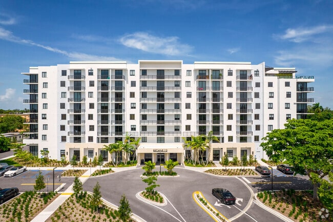 Building Photo - Biscayne 112