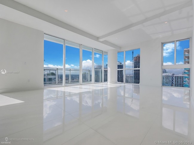 Foto del edificio - 3 br, 3.5 bath  - The Bond (1080 Brickell)