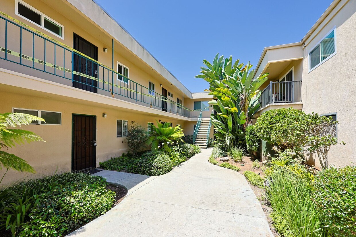 Foto principal - Spacious 2-Bed, 2-Bath Condo in Prime Nort...