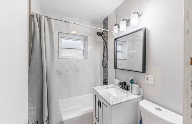 Foto del edificio - 5041 S Leamington Ave