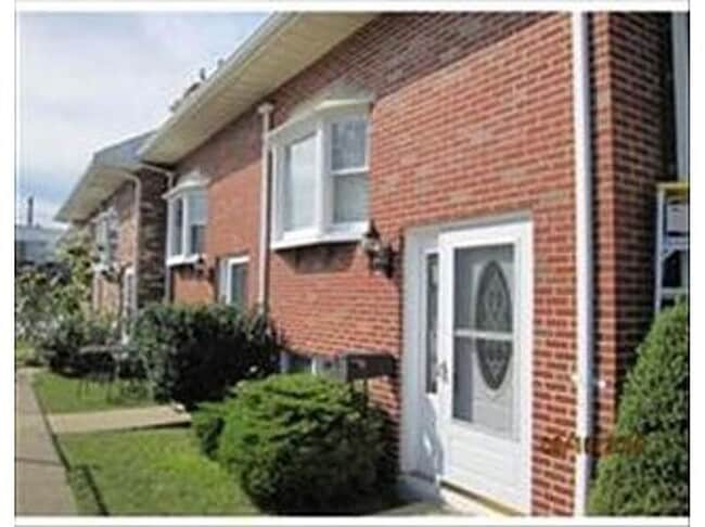 Photo - Life is better by the beach! Beach side townhouse 3bed 2.5 bath 1 garage,  master suite with priv...