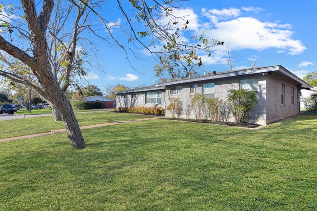 Foto del edificio - 202 E Victory Ave