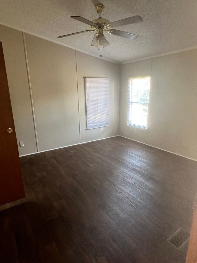 Foto del edificio - 554 Bowens Mill Hwy