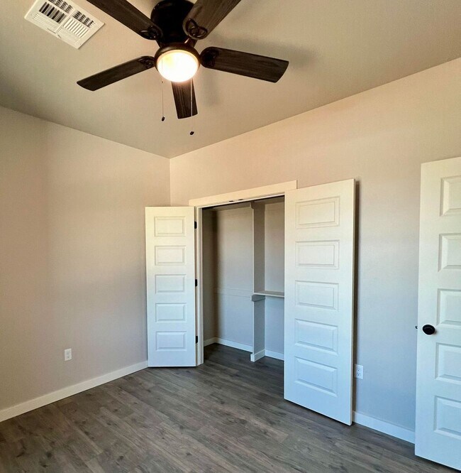 Building Photo - Spring Ridge Duplex 1