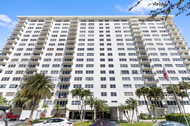Building Photo - 340 Sunset Dr