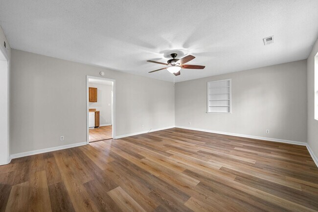 Foto del edificio - 3 Bedroom Pet Friendly Home For Rent!