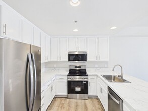 Building Photo - 147 Rosebay Dr