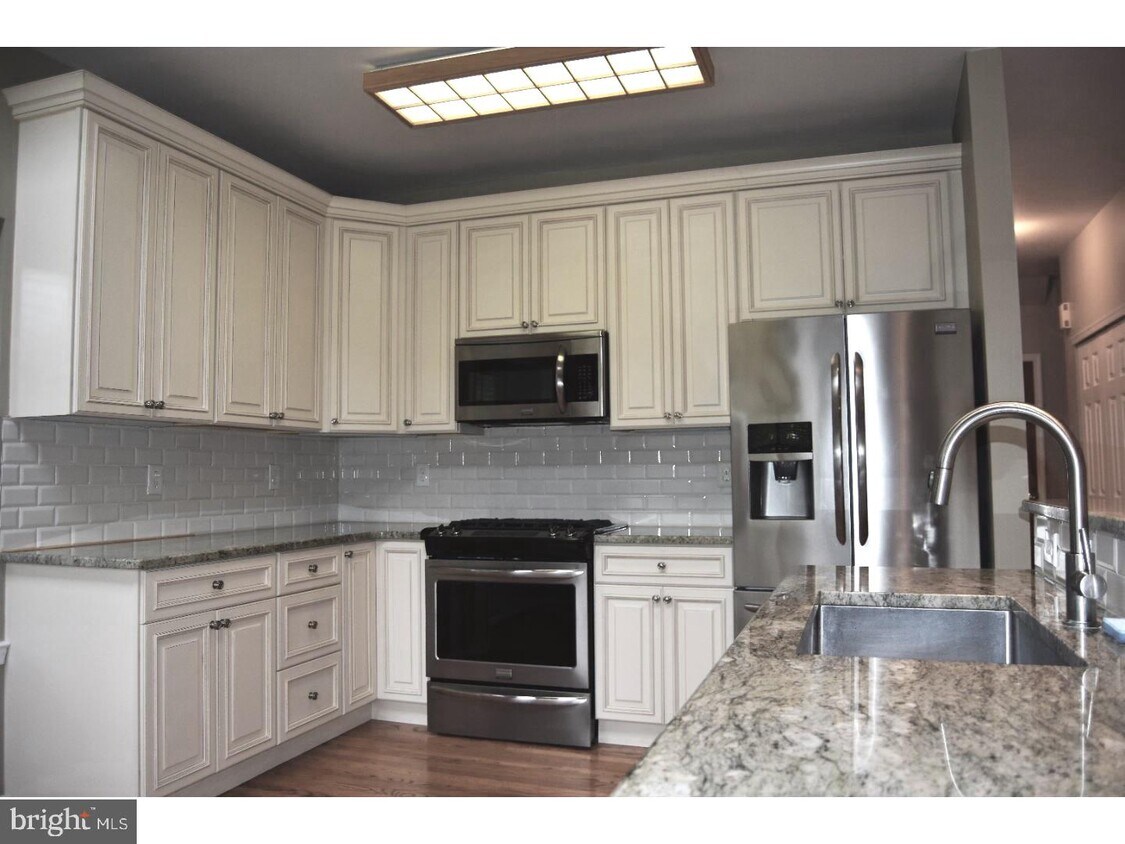 Primary Photo - 339 Fieldstone Dr