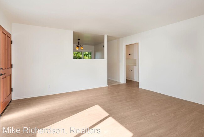 Building Photo - 3 br, 2 bath House - 332 Palisades Dr