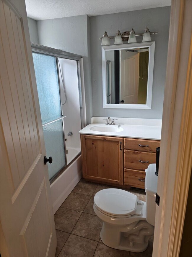 Foto del edificio - Charming 4 bed 2 bath home