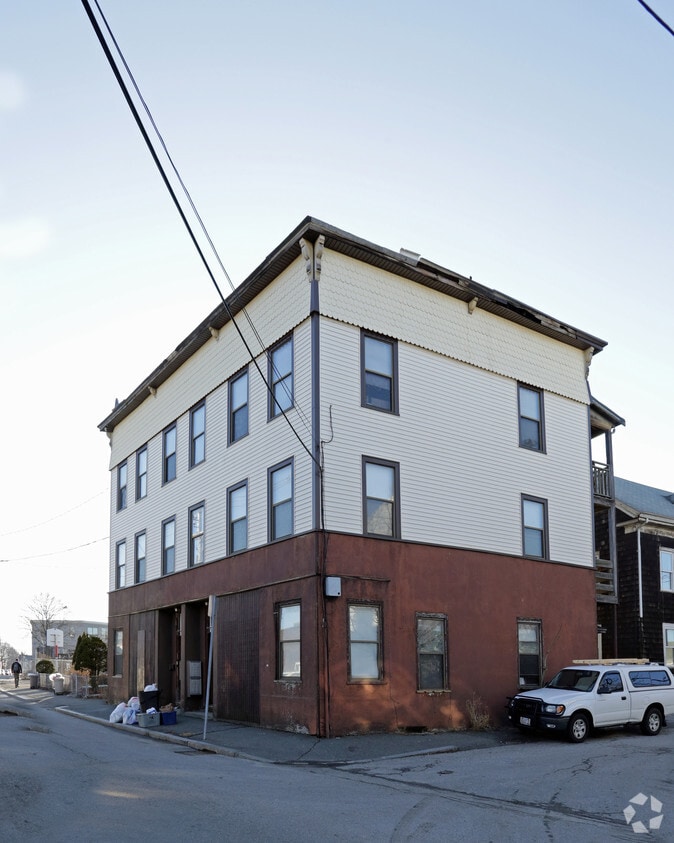 122126 Felton St, Waltham, MA 02453 Apartments in Waltham, MA