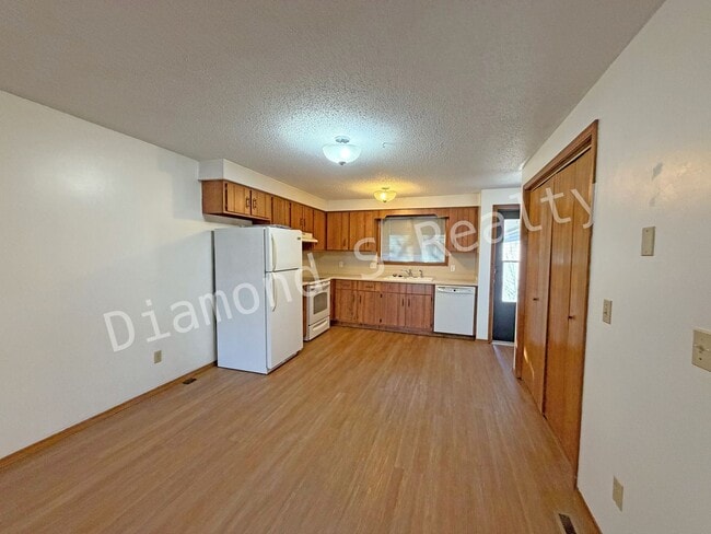 Building Photo - 2335 W Farm Rd 164