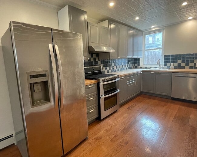 Foto del edificio - 682 E 42nd St