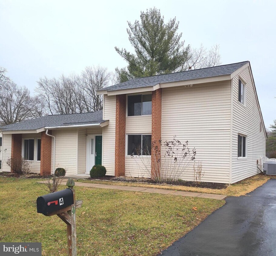 4 Greencastle Rd, Sterling, VA 20164 House Rental in Sterling, VA