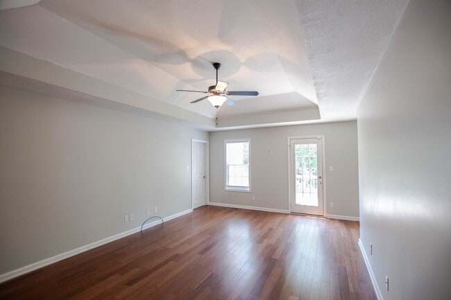Building Photo - Pet Friendly Three Bedroom!