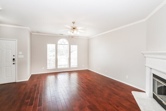 Building Photo - 2401 Westheimer Rd