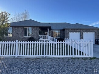 Building Photo - 85 330 E